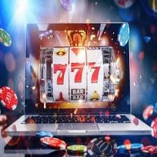 Antarmuka permainan Mega Moolah dengan gulungan dan tingkat jackpot progresif